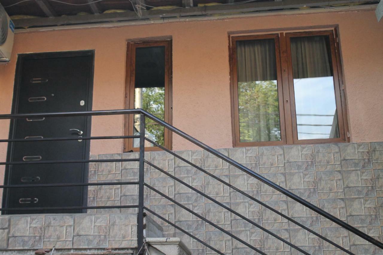 Family apartament Apartment Tbilisi Bagian luar foto